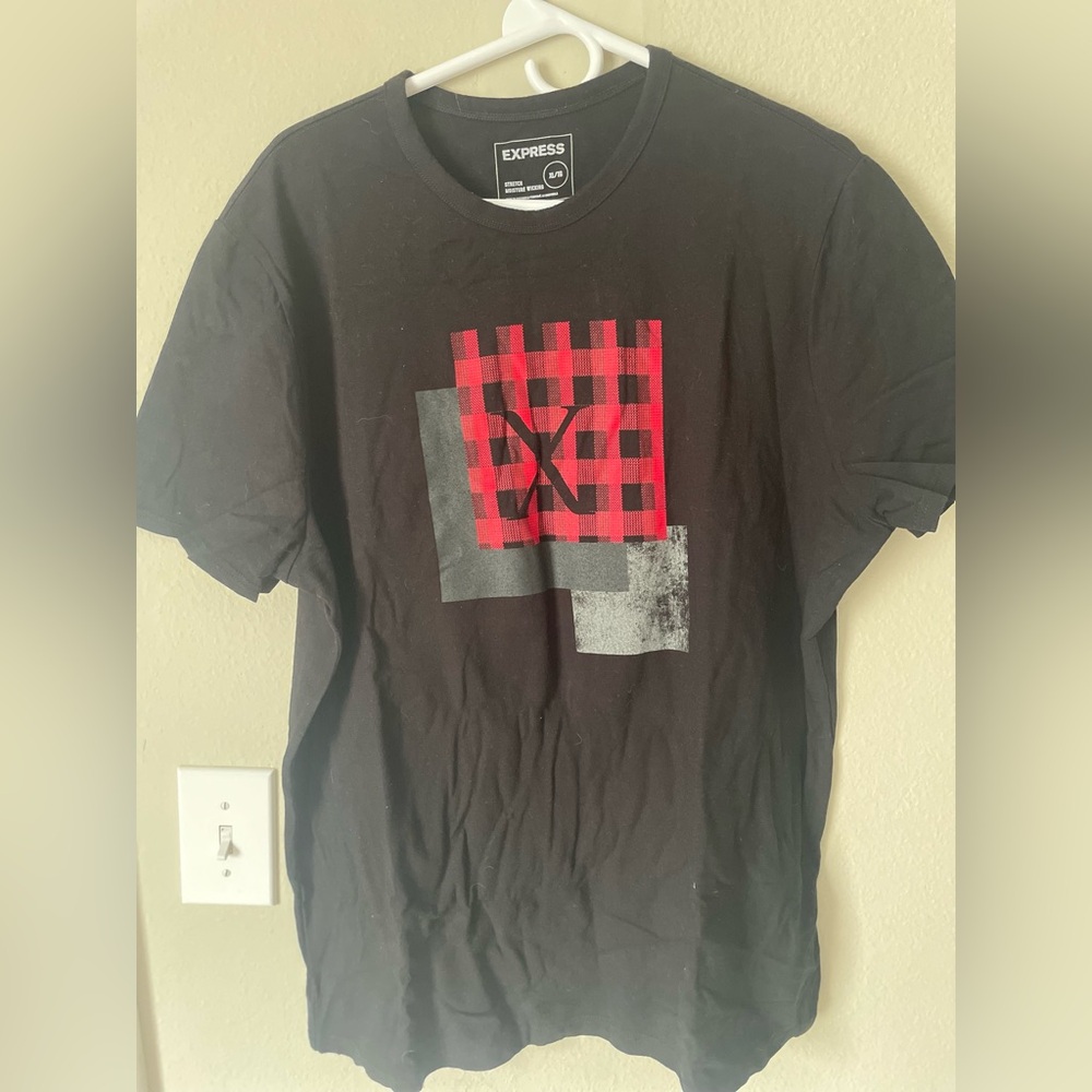 Express Men's Black Tee with Red and Gray Graphic